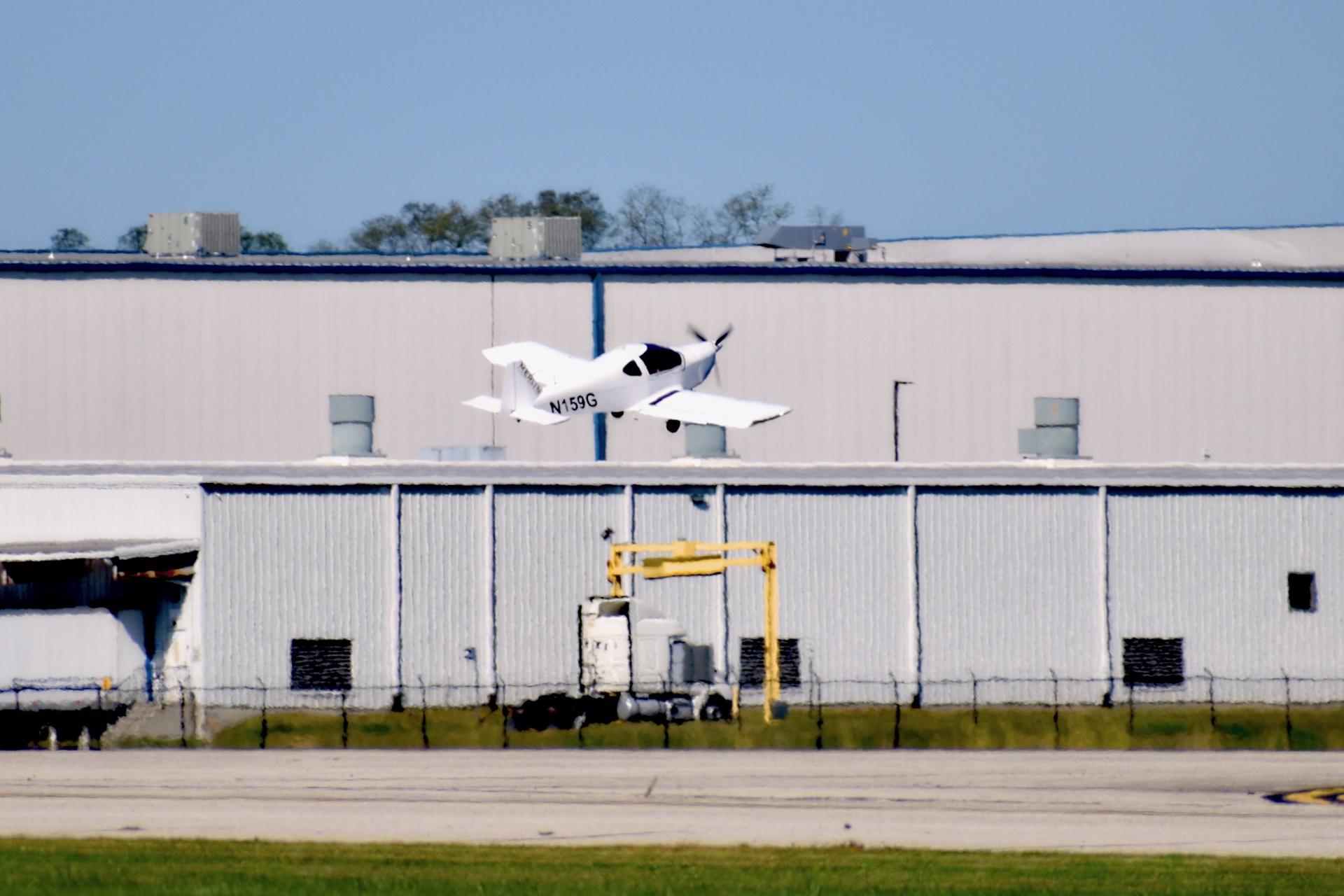 N159G taking off from Northeast Philadelphia Airport